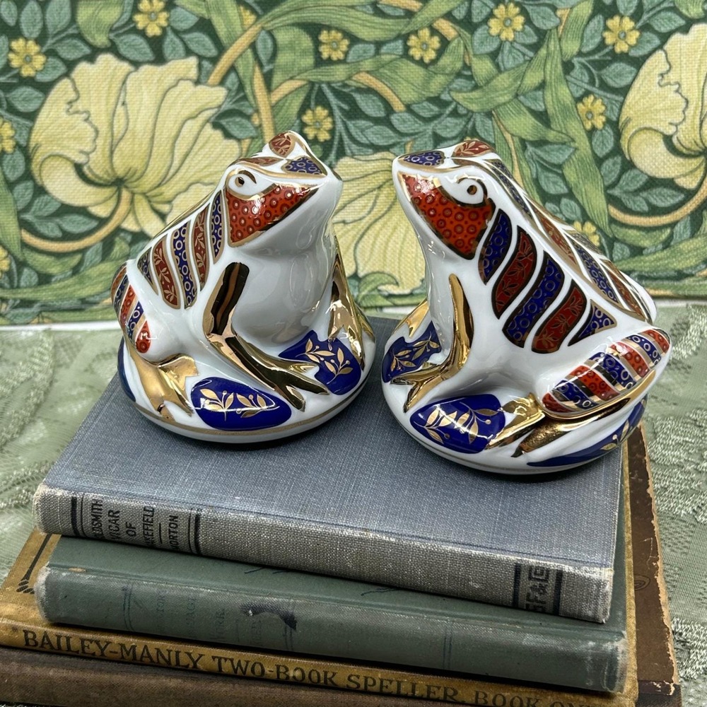 Vintage Japan Gold Imari Pattern Frog on Cushion Paperweight Figurine Decor Pair